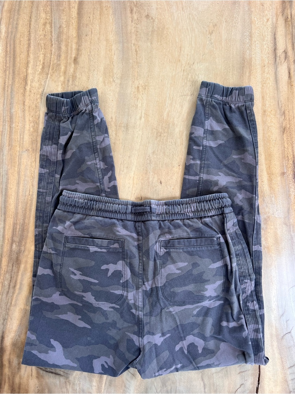 Athleta camo farallon joggers - Picture 2 of 5